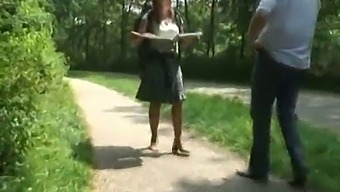 Seorang Wanita Belanda Dewasa Ditembus Di Hutan
